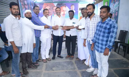 MS Maqbool extends financial assistance of Rs. 1 lakh to Nayanavari Palli village