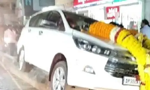 Chinarajappa met with accident and escaped safe