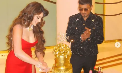 Urvashi Rautelas Rs 3 Crore Birthday Cake Raises Eyebrows: Yo Yo Honey Singhs Lavish Gesture