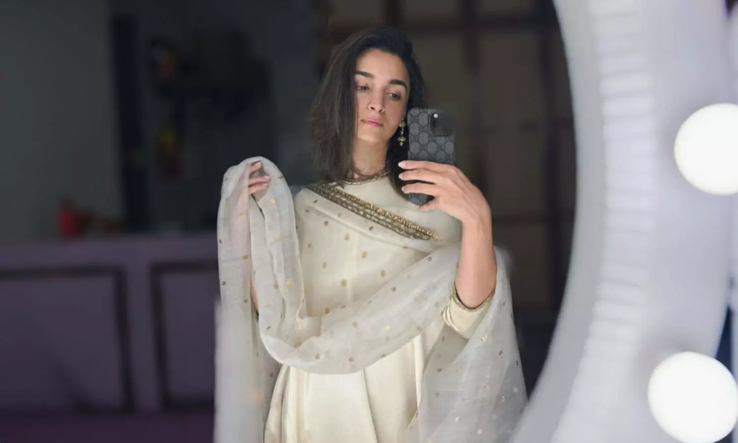 Alia Bhatt Rocks a Simple and Elegant Ethnic Look in Off-White Suit