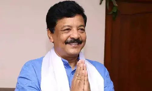 Kandula Durgesh gets support for Rajahmundry ticket