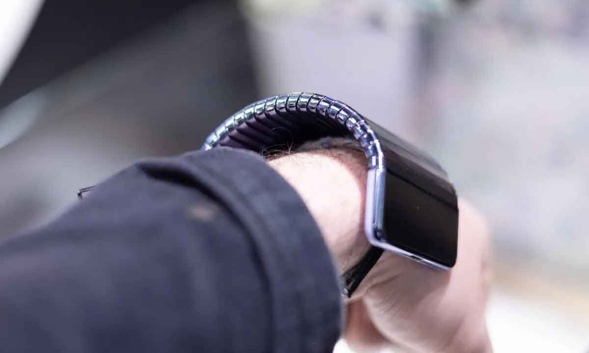 MWC 2024 Samsung Displayed OLED Cling Band A Futuristic Smartphone   1426206 Samsung 