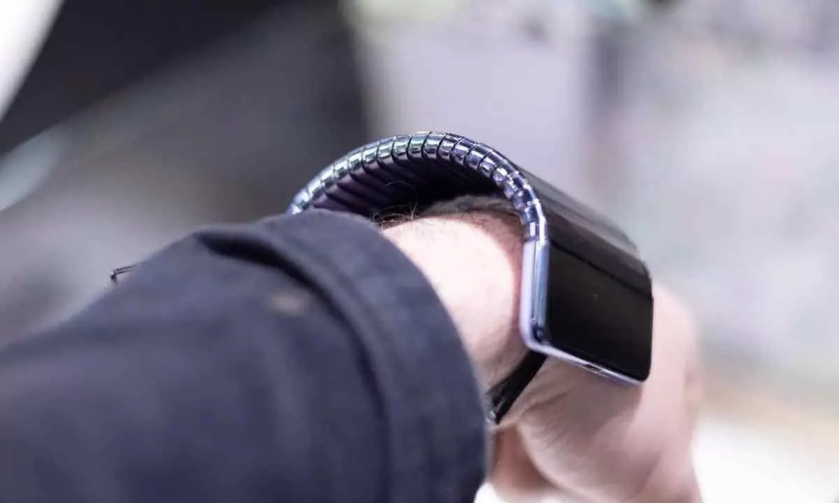 MWC 2024: Samsung Displayed OLED Cling Band: A Futuristic smartphone and a smartwatch