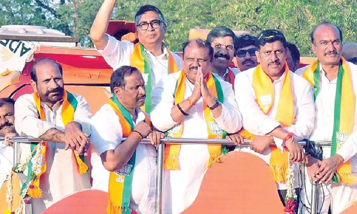 BJP Vijay Sankalp Yatra gets a huge response in Khammam city on Tuesday