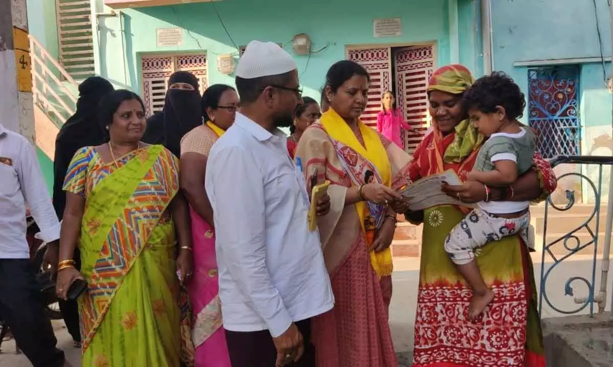 Kandikunta Venkata Prasad conducts door-to-door campaign in Kadiri