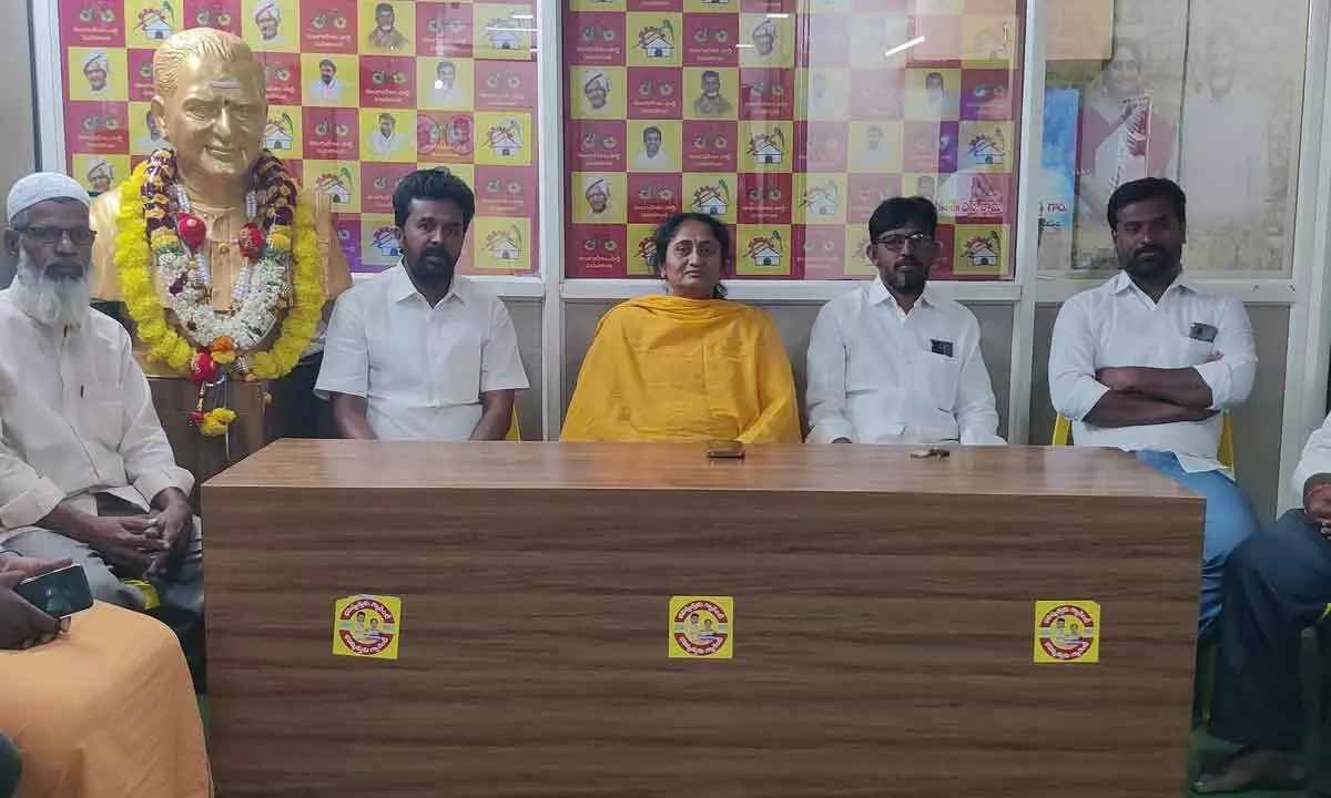 Tension grips in Penukonda after TDP candidate protest over land grab