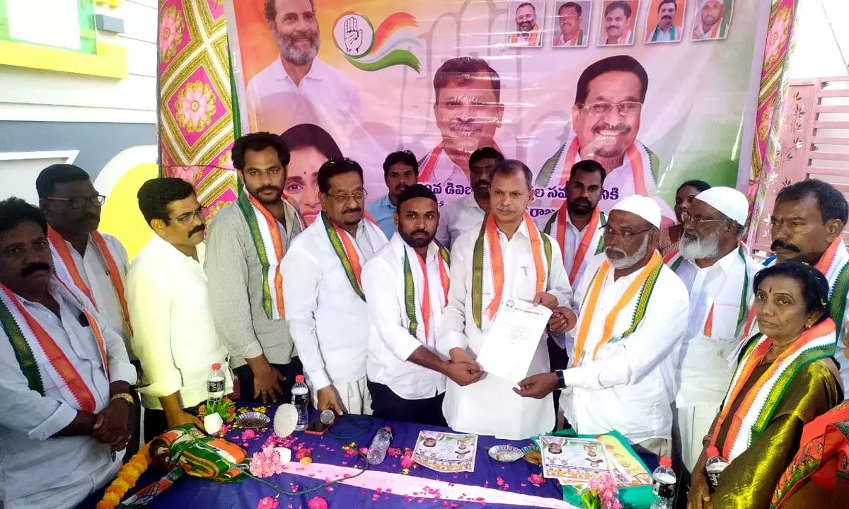 Ten minority families join Congress party for development under leadership of Tulasi Reddy