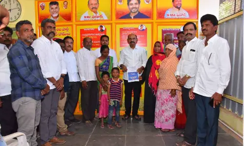 NMD Farooq consoles kin of those died due to arrest of Naidu in Nandyal