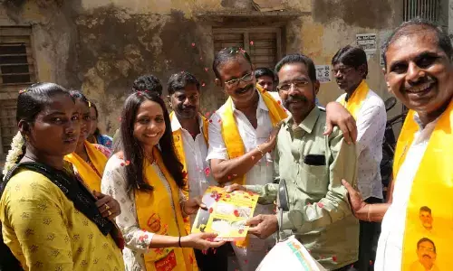 Former MLA Narayanas daughter campaigns for his father in Nellore City