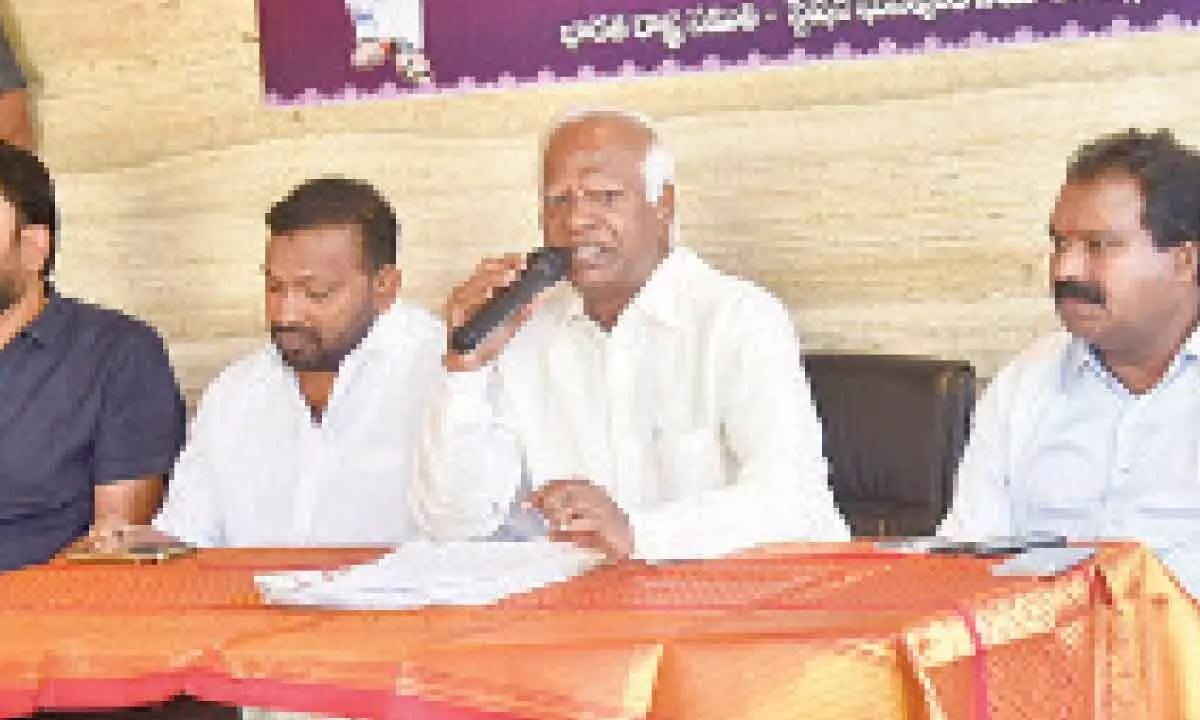 Warangal: Congress making mountain of molehill on Medigadda damage says Kadiyam Srihari