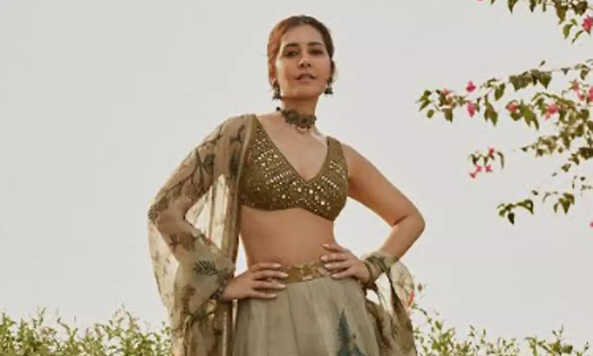 Raashi Khanna dazzles in stylish promotional look for ‘Yodha’