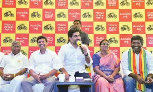 Guntur: Nara Lokesh introduces Pemmasani to voters