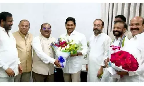 IAS officer Imtiaz quits post, joins YSRCP