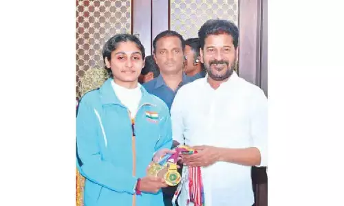 Hyderabad: CM A Revanth Reddy all praise for badminton player