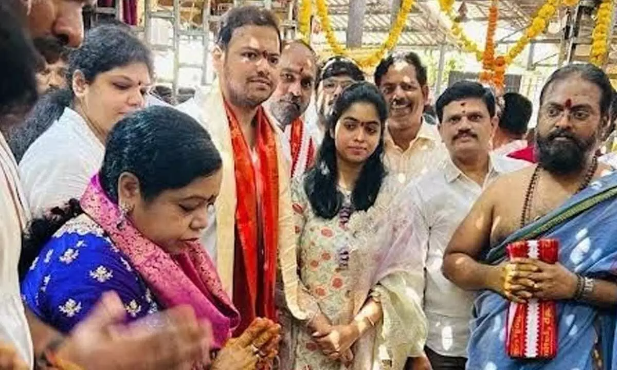 YSRCP Lok Sabha candidate Botcha Jhansi Lakshmi offering prayers at Sri Kanaka Mahalakshmi Temple in Visakhapatnam on Saturday