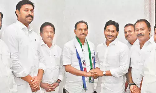 Vijayawada: Pulivendula TDP leader Satish Reddy joins YSRCP