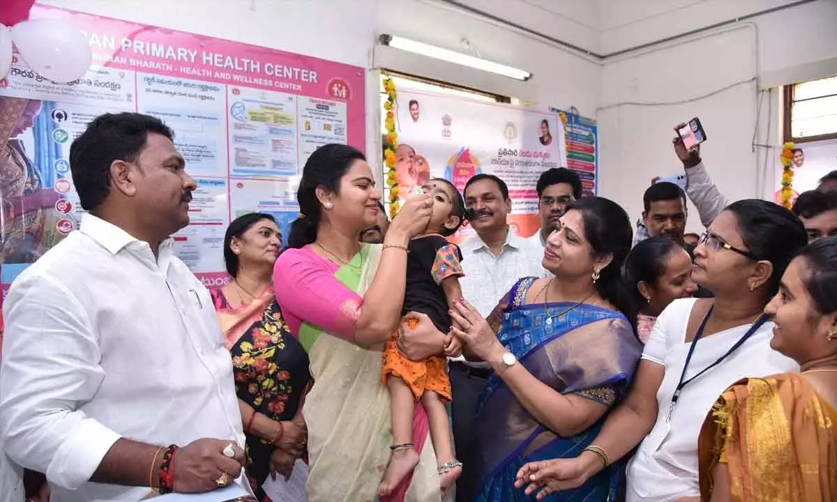Minister for Medical and Health Vidadala Rajini administering the polio drops to a child in Guntur on Sunday. Mayor Kavati Siva Naga Manohar Naidu is also seen