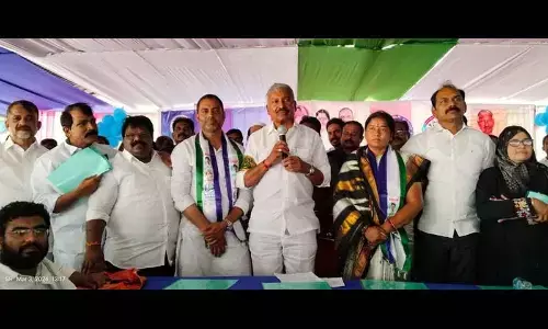 Minister for Mines Peddireddi Ramachandra Reddy addressing a meeting in Kadiri on Sunday