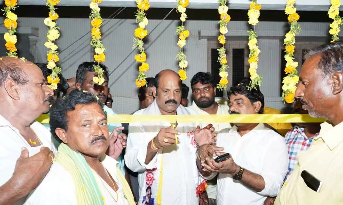 Yarlagadda Venkatarao inaugurates new TDP office in  Nunna Village