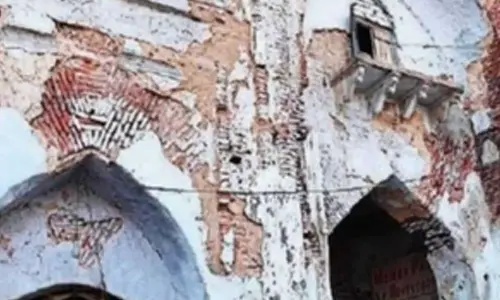 UP: Decaying Chhota Imambara gates to be restored