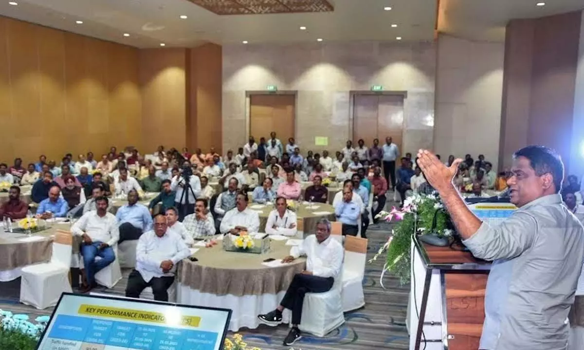 Chairperson of Visakhapatnam Port Authority (VPA) M Angamuthu explaining port’s plans at the ‘stakeholders conclave’ in Visakhapatnam