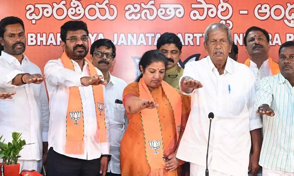 Chairman of Siddarth Group of Institutions in Puttur K Ashok Raju being administered party oath by BJP state president D Purandeswari in Vijayawada on Tuesday