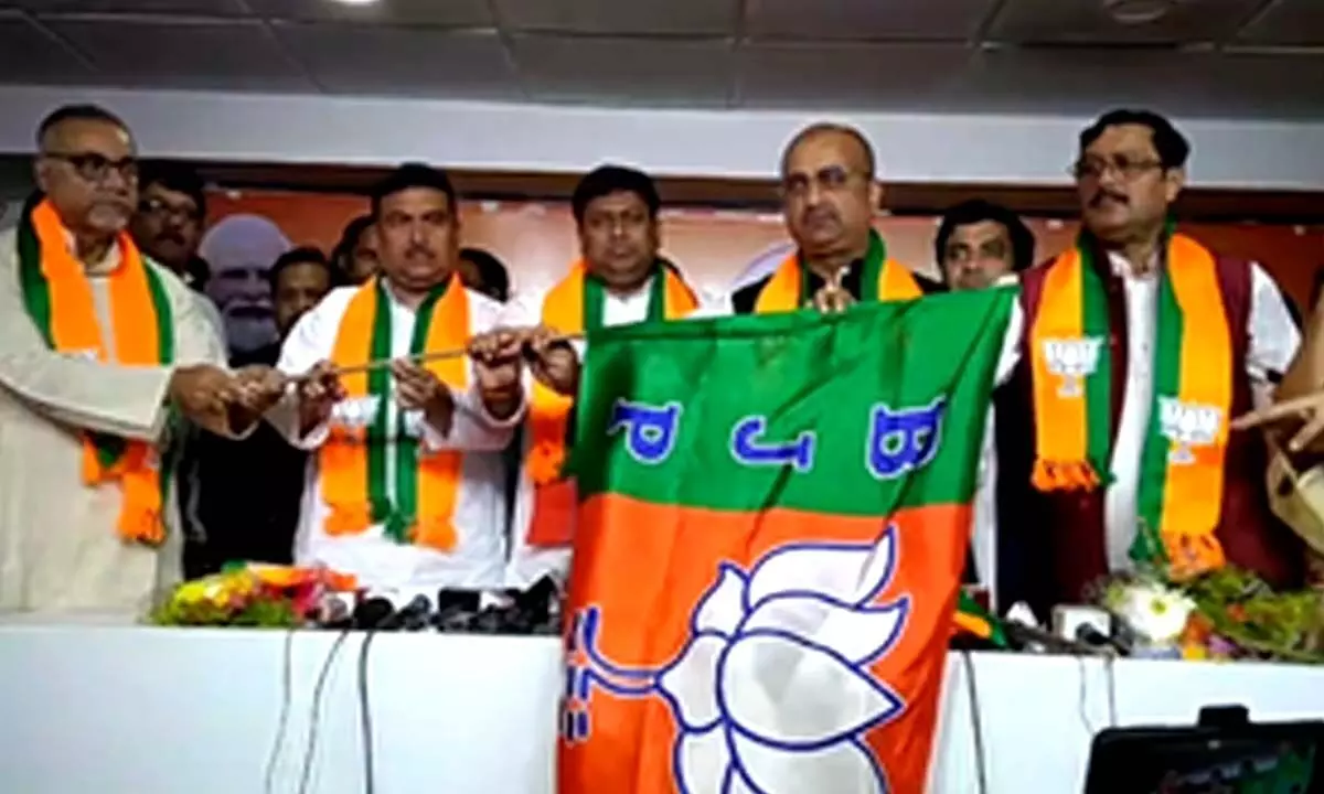 Senior Trinamool leader Tapas Roy joins BJP ahead of LS polls