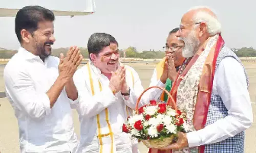 CM urges Bade Bhai for liberal  financial aid for State devpt