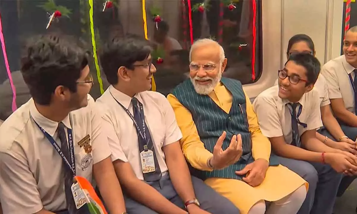PM rides underwater metro with children