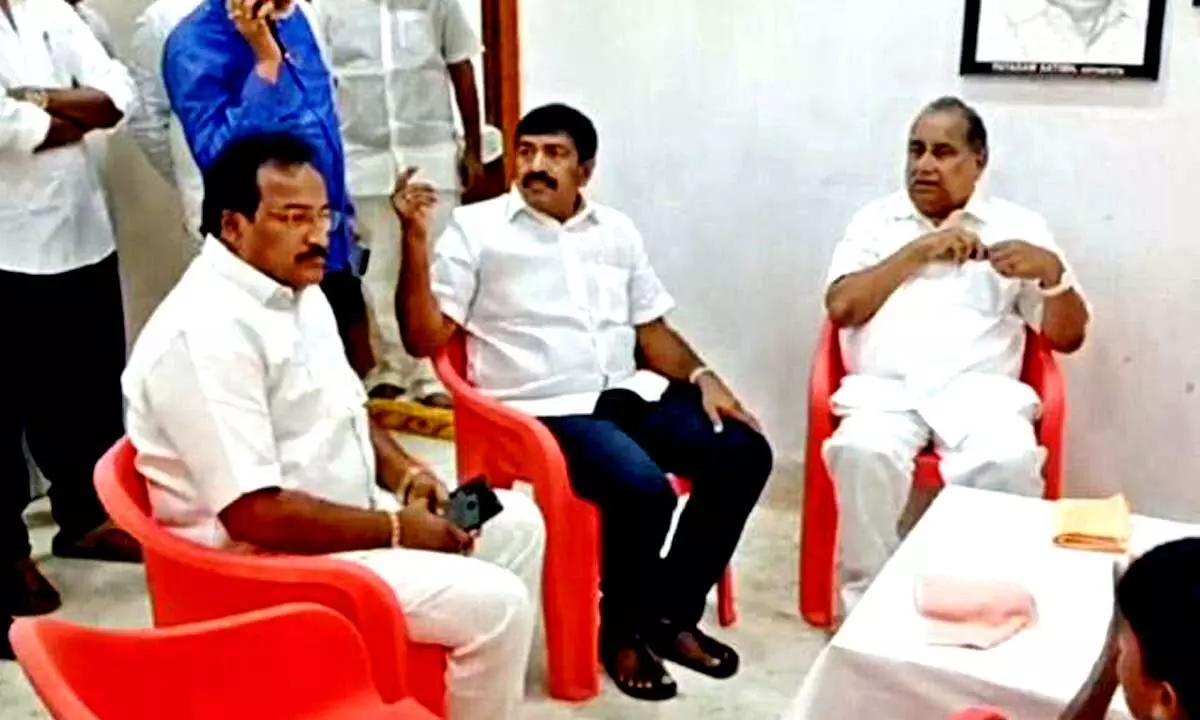 YSRCP leaders meet Mudragada Padmanabham, asks him to Join Party