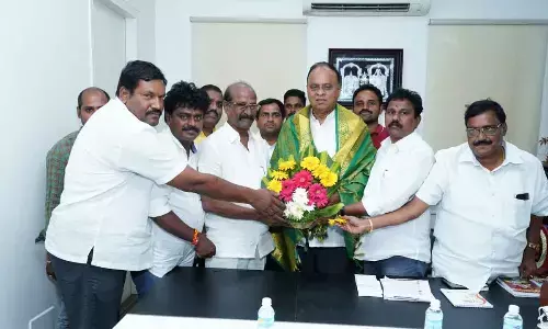Former MLC YVB Rajendra Prasad meets Rajya Sabha member Vemireddy Prabhakar Reddy