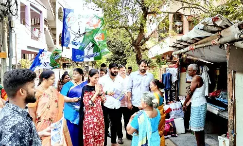 Devineni Avinash conducts Mee Avinash Anna Haami program