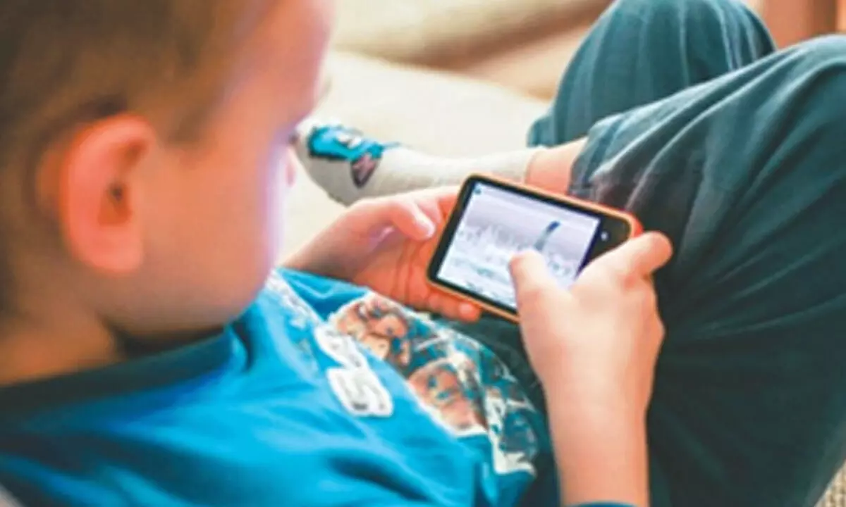 Smartphones effect on kids under 10 go beyond eyes, say doctors