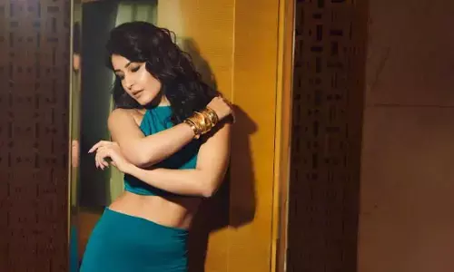 Raashii Khanna mesmerizes fans with glamorous photoshoot