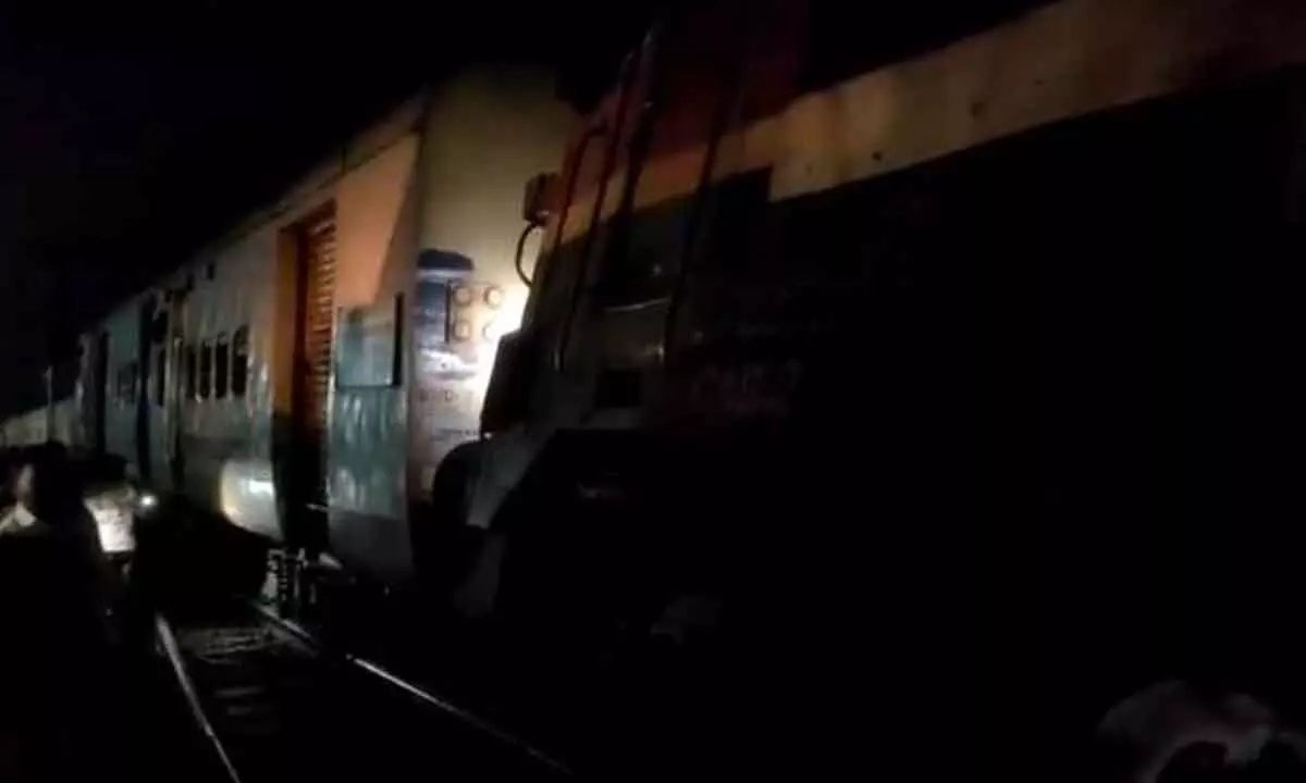Andhra: Visakhapatnam-Bhawanipatna passenger train engine derails, no casualties