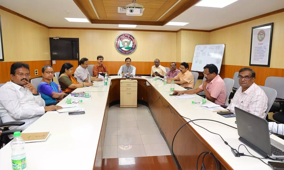 TSRTC MD asks employees to work with renewed enthusiasm