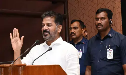 To break ice, CM holds pow-wow with govt staff, teachers, unions