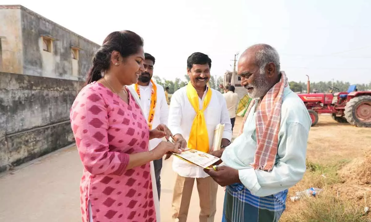 Kotamreddy Sridhar Reddys family conduct a door-to-door campaign