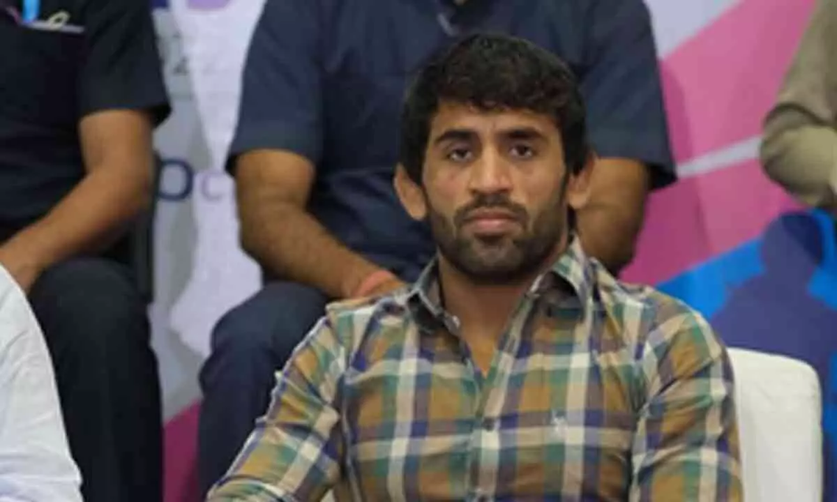 Bajrang Punia congratulates Vinesh on winning trials, alleges propaganda against her during bout