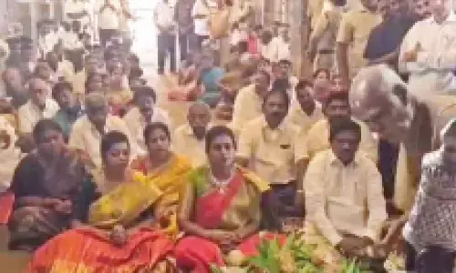 Roja offers prayers at Ahobilam temple