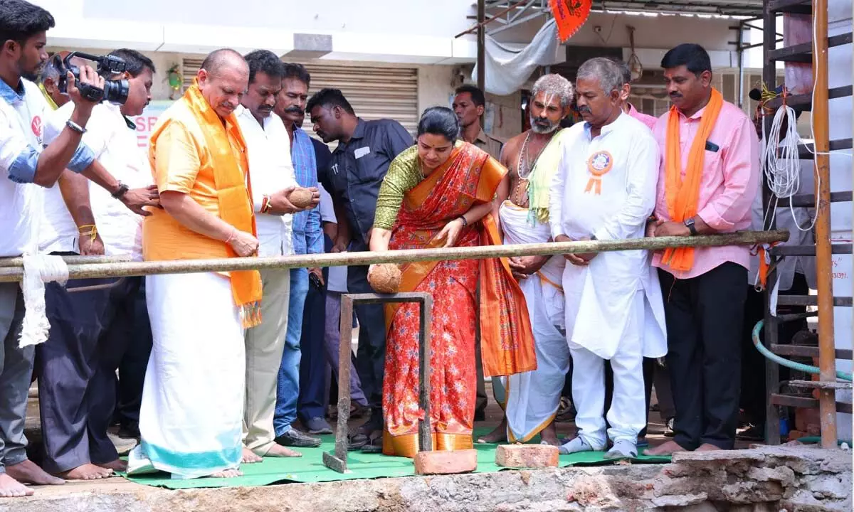 Minister for medical and health VidadalaRajini performing bhumi puja for the reconstruction of Golla Anjaneya Swamy temple at Sangadigunta in Guntur city on Monday