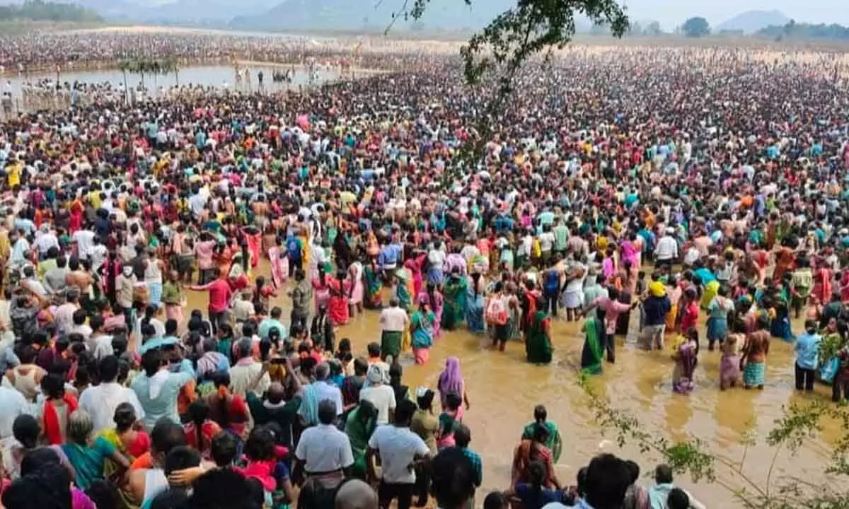 Thousands attend ‘Chakratheertha Snanam’