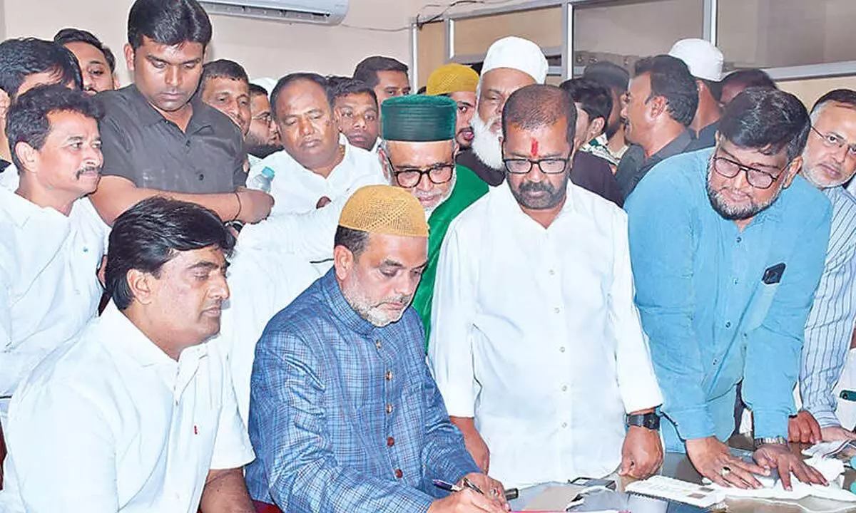 Afzal Biyabani takes charge as Haj committee chief