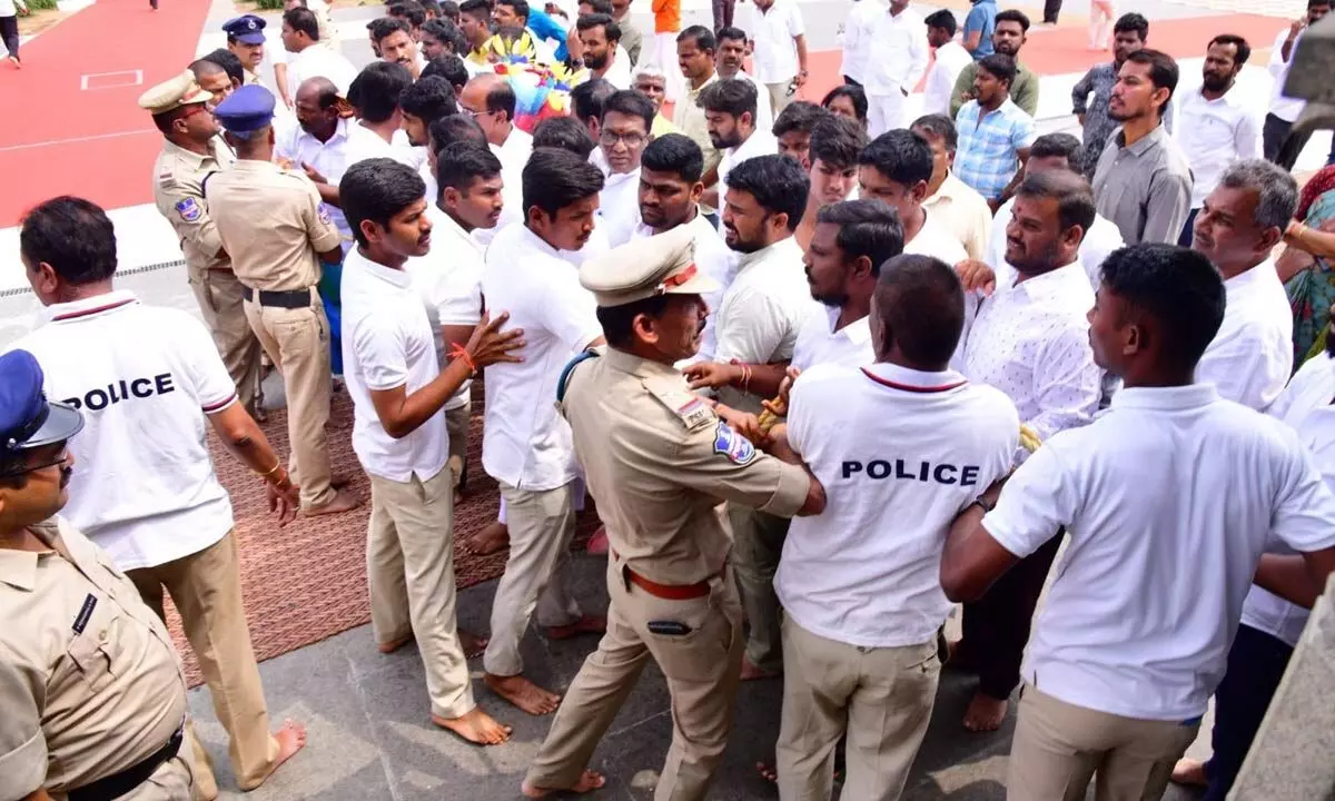 Scuffle erupts between police and Congress workers during CM Revanth Reddy’s visit to Yadadri on Monday