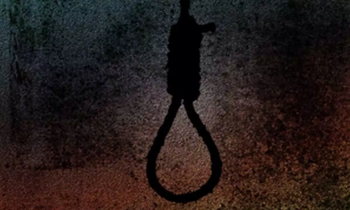 Congress worker killed, hanged from a tree in Karnataka