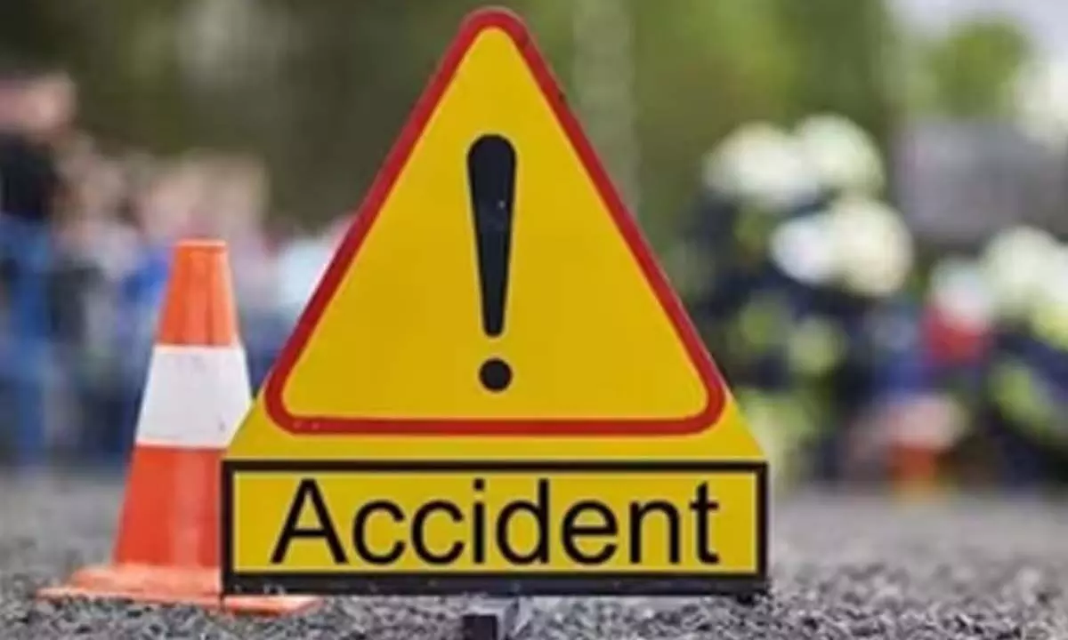 Guntur: Ten injured in road mishap