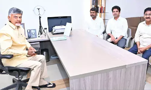 Bollineni Venkata Ramarao meeting TDP national president N Chandrababu Naidu at his residence in Hyderabad late on Sunday night