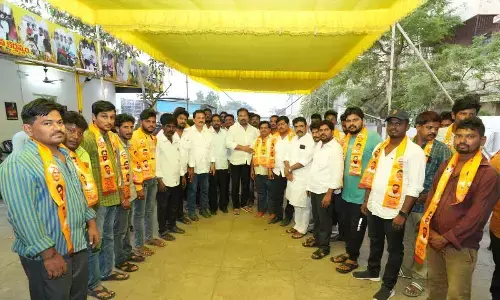 YSRCP leader Sivakumar Singh joins TDP in Nellore in presence of Kotamreddy Sridhar Reddy