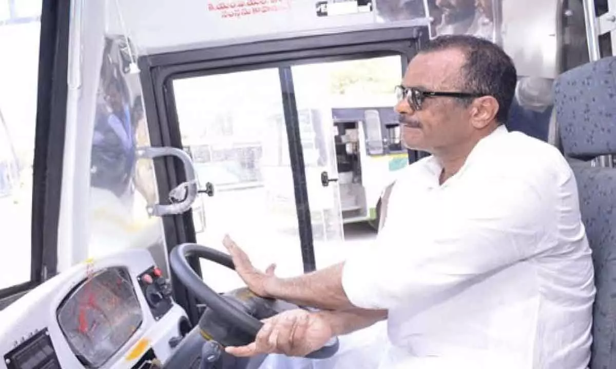 Minister Komatireddy dons role of bus driver