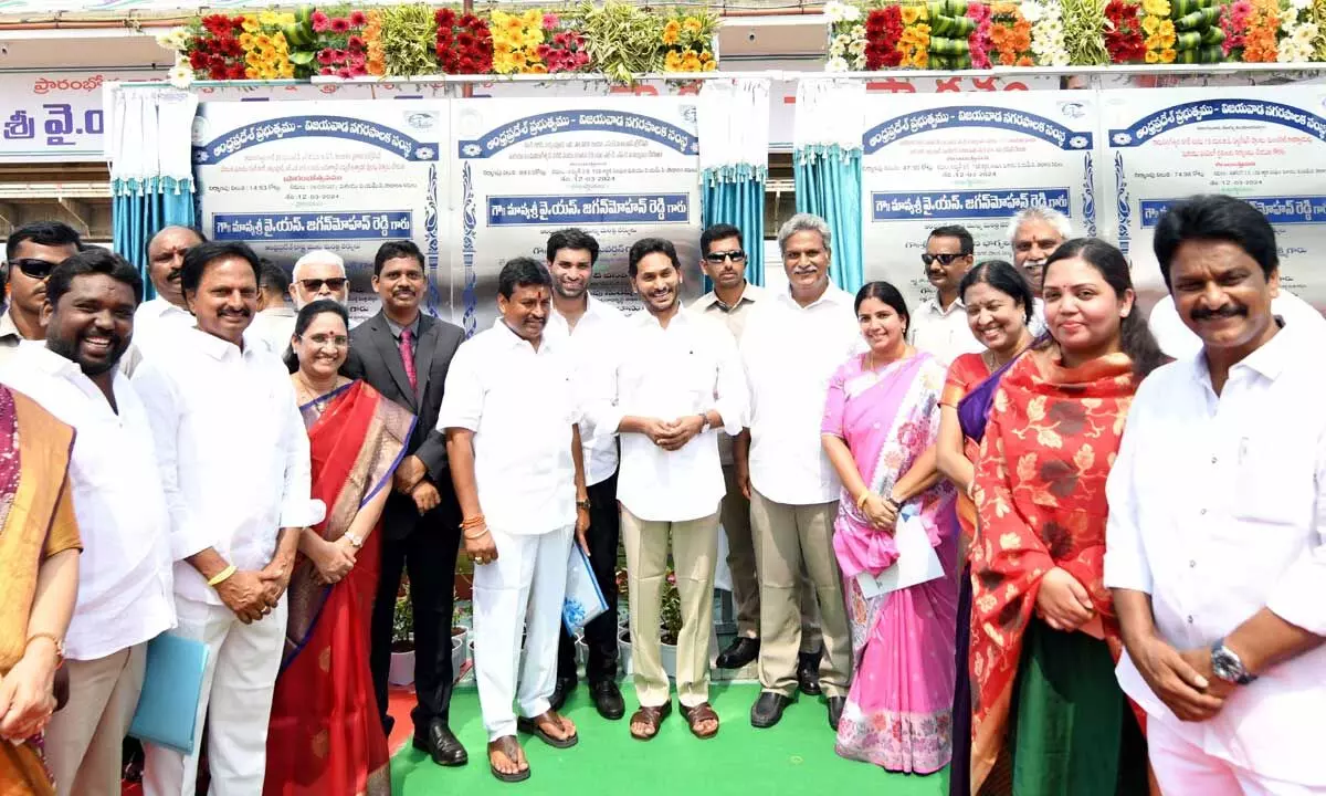 CM YS Jagan Mohan Reddy inaugurates Krishna river retaining wall